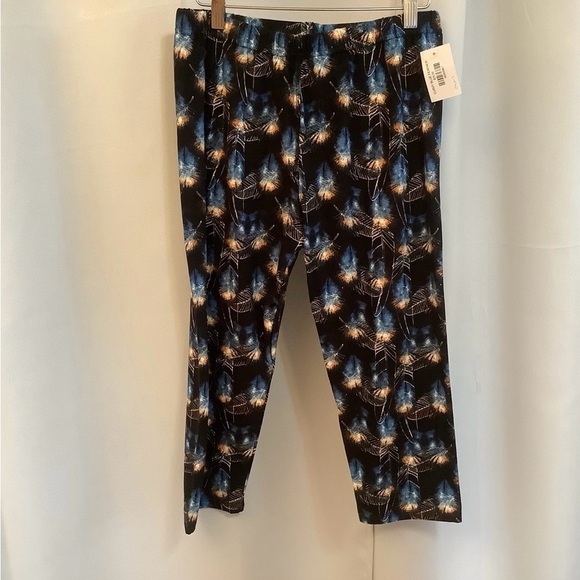 Legging Capris Women’s Size 12-20 Curvy Plus size Feather Pattern - Picture 6 of 6